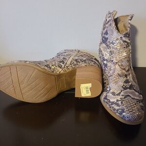 Stylish Snakeskin Pattern Ankle Booties